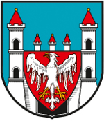 Das Stadtwappen zeigt in Blau eine silberne Burg mit zwei gezinnten, zweigeschossigen Türmen mit zwei übereinander liegenden schwarzen Toren und goldbeknauften, roten Spitzdächern; der Mittelbau mit drei Türmchen und einem schwarzen Tor, das von einem